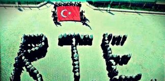 Niğde'nin Çamardı İmam Hatip Lisesi Müdürü Abdülgani Özkan, öğrencileri birleştirerek, kuşbaşı görülecek şekilde "RTE" yazdırdı.