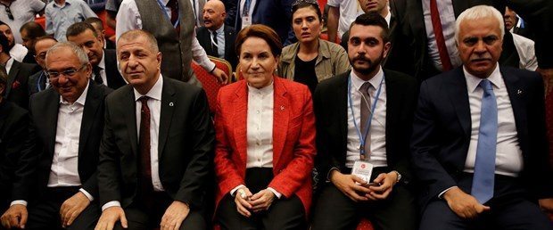 MHP kurultayı Genel Başkan Adayları Meral Akşener, Sinan Oğan, Ümit Özdağ, Koray Aydın, Mustafa Sait Gönen ve Süleyman Servet Sazak salonda.