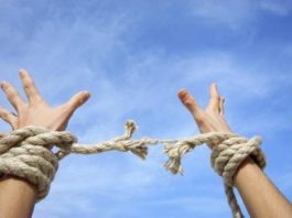 Özgürlüklerin katlediliş hikayesi