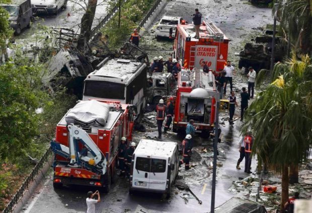 İstanbul Vezneciler'de polise bombalı patlama