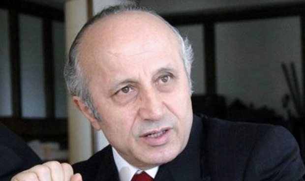 Yaşar Nuri Öztürk sevenlerini yasa boğdu