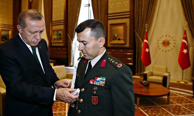 Cumhurbaşkanı Recep Tayyip Erdoğan'ın Başyaveri Albay Ali Yazıcı ile birlikte 4 yaveri gözaltına alındı.