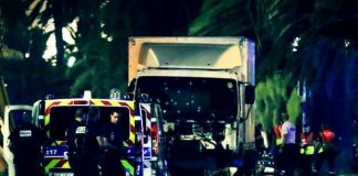 Fransa'nın Nice kentinde yapılan kutlamalara terör saldırısı düzenlendi. Kamyon sürücüsü aracını kalabalığın üzerine sürdü. Saldırıda en az 60 kişi öldü, en az 100 yaralı var.