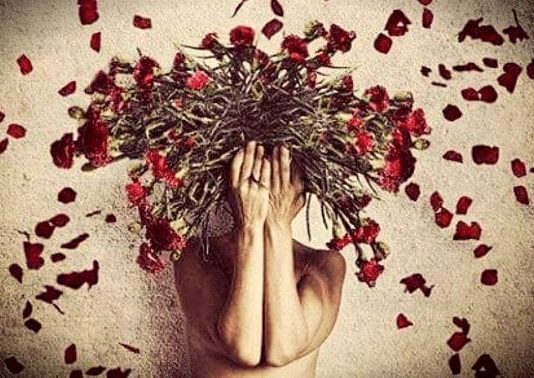 Hayat ve barındırdığı gaflet içerisindeki mahlukatlar; ruhumu ele geçirmeye, sahte maskeler takıp aralarına karışmama, hüviyetimi kirletip...