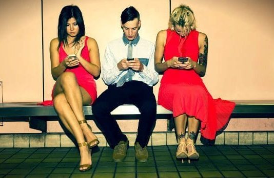 ilişkileri tüketirken ruhumuzu tükettiğimizin farkında mıyız?