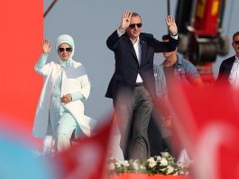 Milyonlarca kişi neden AKP'yi ve Cumhurbaşkanı Erdoğan'ı desteklemekten vazgeçmiyor? Erdoğan fanatiği olduğunu söyleyen Hüseyin Tümer...
