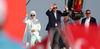 Milyonlarca kişi neden AKP'yi ve Cumhurbaşkanı Erdoğan'ı desteklemekten vazgeçmiyor? Erdoğan fanatiği olduğunu söyleyen Hüseyin Tümer...