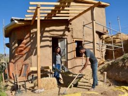 Kırşehir'de bir çift, çamur ve samanla doğal ev yaptı