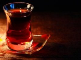 Şekerli çay ve sahte insan