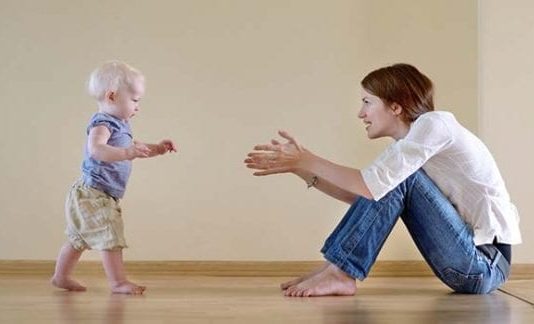 Yürüteç kullanımına dikkat! Bebeğin yürüme kabiliyetini köreltiyor