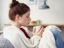 Boğaz ağrısı için ılık sıvı tüketimi tavsiye ediliyor