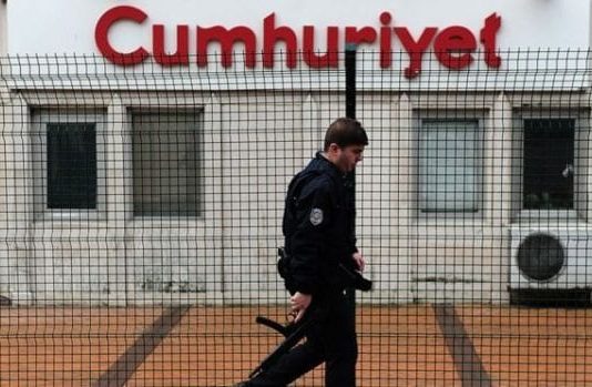 Cumhuriyet Gazetesine Operasyon: Murat Sabuncu gözaltında