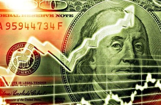 Dolar/TL, resmi tatil nedeniyle yarım gün açık olan piyasalarda bu sabah 3.1265'e kadar yükselerek yeni tarihi zirveyi gördü.