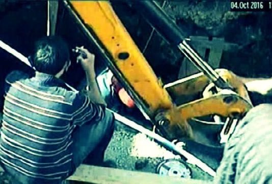 Zonguldak'ta doğalgaz hattı çalışması sırasında sigara içen işçiler mobese kameralarıyla görüntülenince, firma hakkında suç duyurusunda bulunuldu.