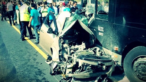 İstanbul Sefaköy'de metrobüs kazası