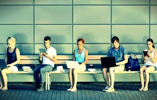 Yeni ortamlarda kolay sosyalleşmenin 4 yolu