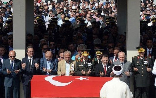 Biz öldük çocuk! Unuttun mu bizi? Senin sayende öldük!