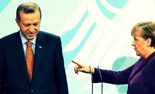 Angela Merkel, Cumhuriyet gazetesine yapılan operasyonla ilgili açıklama yaparak "durum alarm verici" dedi.