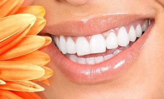 Diş eti estetiği nedir? Nasıl yapılır?