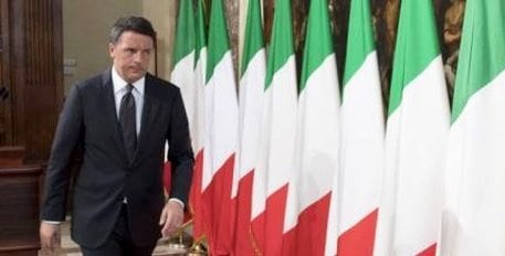 İtalya Başbakanı Renzi, AB bayrağını indirtti