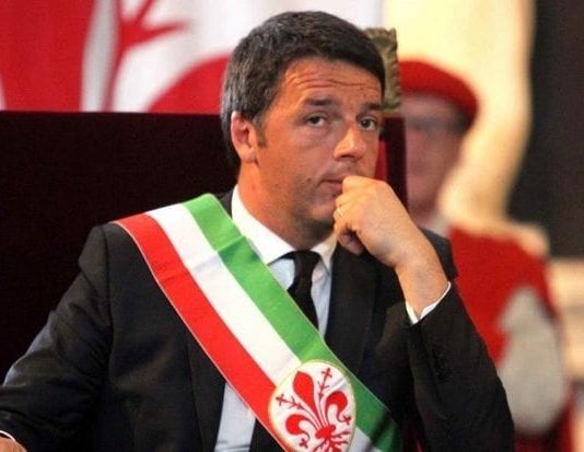 İtalya Başbakanı Renzi, AB bayrağını indirtti