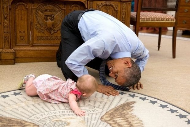 june-4-2015-president-barack-obama-plays-with-ella-harper-rhodes-daughter-of-ben-rhodes-deputy-national-security-advisor-for-strategic-communications-during-an-oval-office-drop-by-620x413