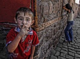 Sadece kendisi gibi sevenlerin ülkesi