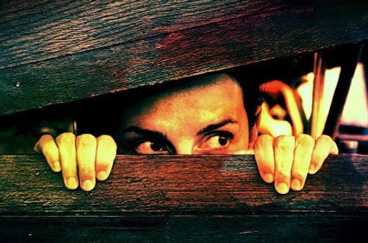 Keşke saklandığın yerden hiç çıkmasaydın Seher! Saklambaç oynarken tuttular elinden. Saklandığı yerden çıkarıp oturttular imamın önüne...