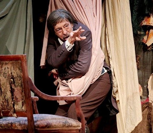 Genco Erkal: Bir Delinin Hatıra Defteri