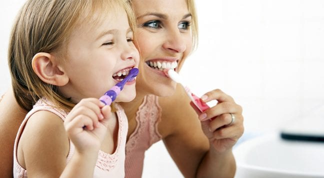 Dişlerinizi doğru fırçalıyor musunuz?