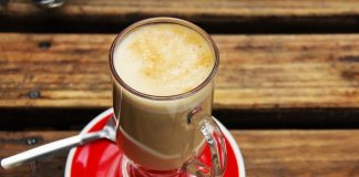 Chai Tea Latte nasıl hazırlanır? Sağlığa faydaları neler? İçinde çeşitli baharatlar, süt ve siyah çay bulunan Chai Tea Latte nasıl yapılır?