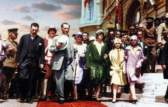 Kadının seçme seçilme hakkı: 82 yıl sonra Türkiye'de kadın