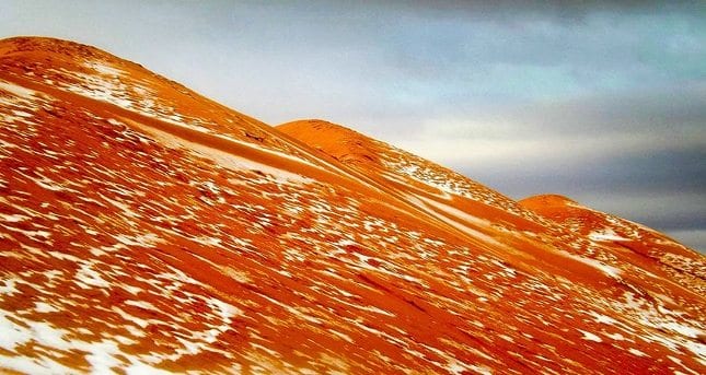 Sahra Çölü'nde 37 yıl sonra kar gözlendi