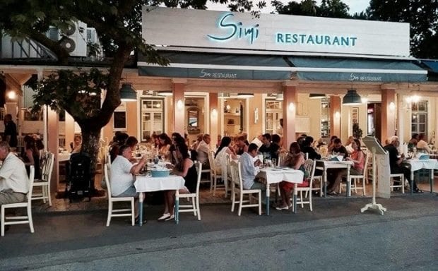 Thassos'ta Limenaria bölgesi ve Simi Restaurant