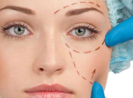 Göz estetiği nedir? Daha genç görünmek mümkün mü?