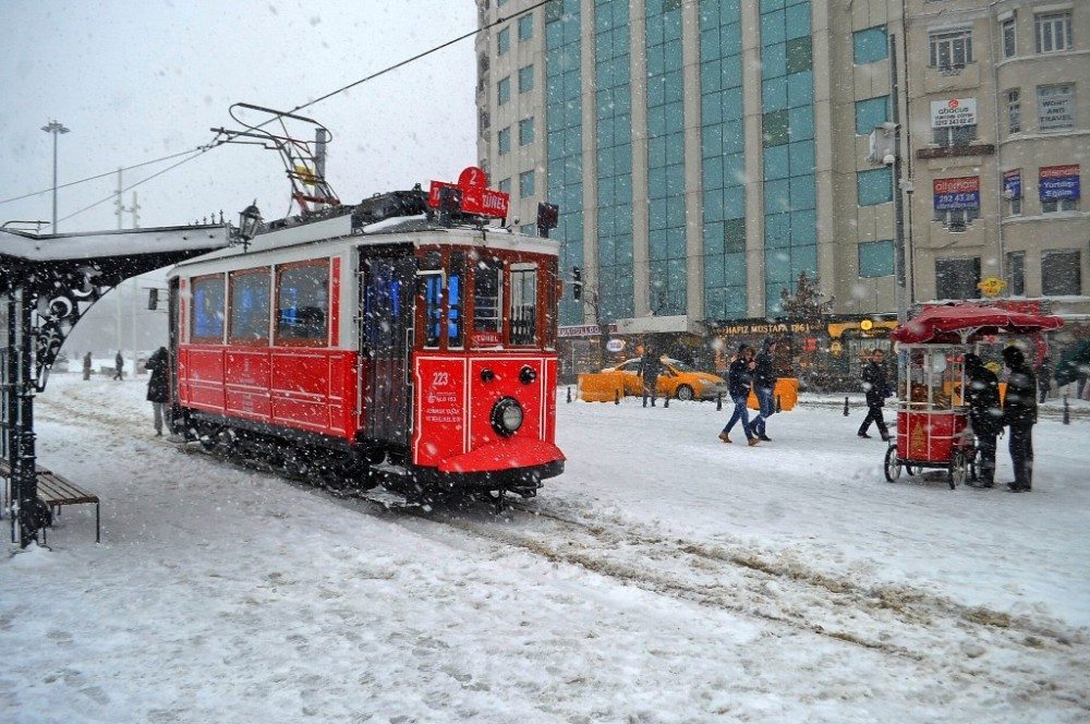 İstanbul'dan sıra dışı kar manzaraları