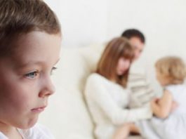 Kardeş kıskançlığı'nı nasıl yönetmelisiniz?