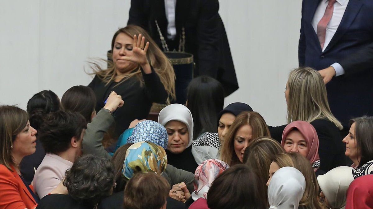 meclis kadın milletvekilleri kavga aylin nazlıaka şafak pavey pervin buldan gökçen özdoğan enç