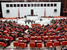 Yeni anayasa Meclis'ten geçti Türkiye referanduma gidiyor