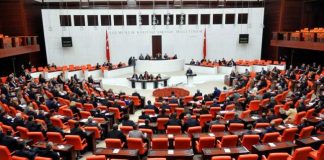 Yeni anayasa Meclis'ten geçti Türkiye referanduma gidiyor