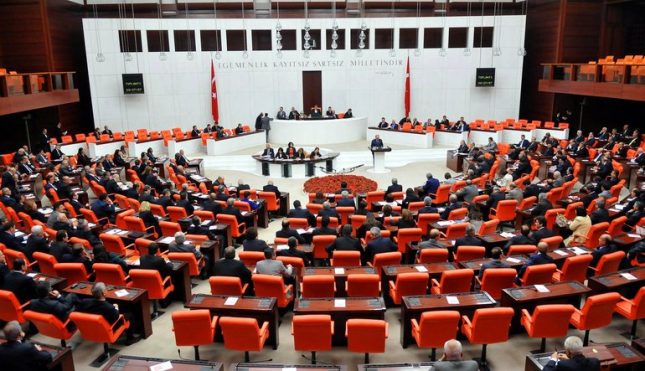 Yeni anayasa Meclis'ten geçti Türkiye referanduma gidiyor