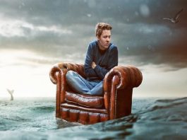 Yalnızlığı kabullenememek, varmış gibi yaşamaya devam etmek