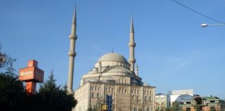 Camide evet propagandası: Cemaatten imama tepki