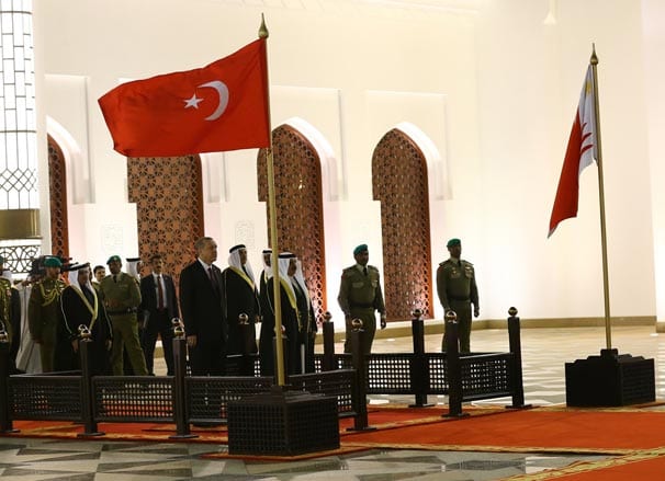 Cumhurbaşkanı Erdoğan Bahreyn'de törenle karşılandı