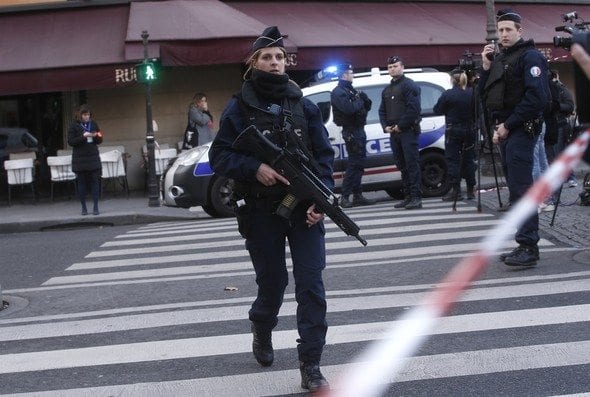 Paris Louvre Müzesi'ne saldırı girişimi