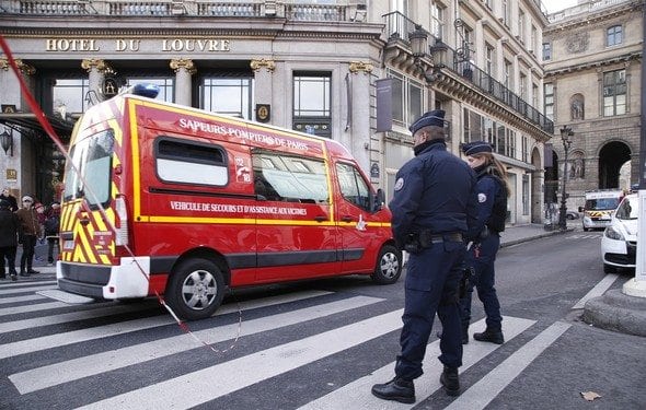 Paris Louvre Müzesi'ne saldırı girişimi