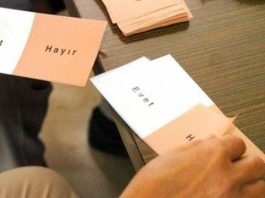 15 yıldır iktidar koltuğunda oturan siyasilerin son dönemlerdeki açıklamaları insanları bölme noktasına getirdi. Evetçi misin terörist mi?