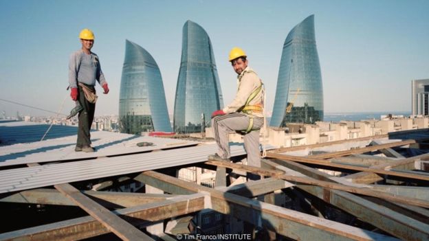 Bakü'de petrol parasıyla Paris inşa ediyorlar