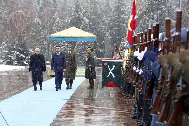 Başbakan Binali Yıldırım, Ukrayna Başbakanı Volodimir Groysman ile Çankaya Köşkü'nde gerçekleştirdiği görüşme sonrası ortak basın toplantısı düzenledi.