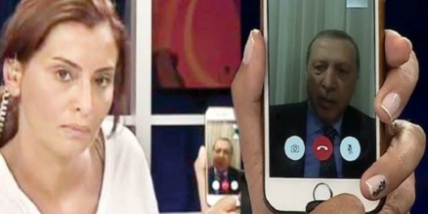 15 Temmuz darbe girişiminden sonra dönemin CNN Türk Ankara Temsilcisi Hande Fırat'ın Cumhurbaşkanı Erdoğan'ı ilk kez iPhone canlı bağlantısıyla CNN Türk ekranına çıkarması